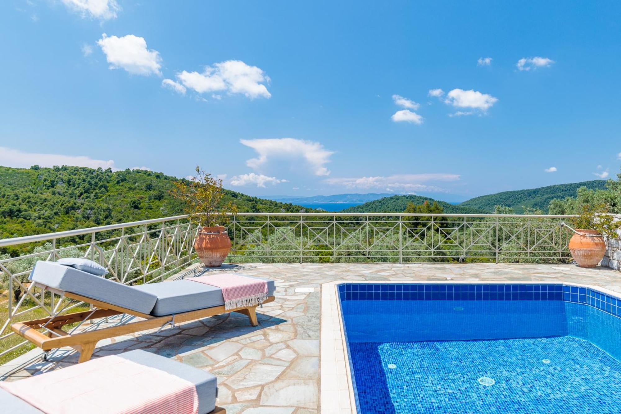 Nektaria Villa Alikias