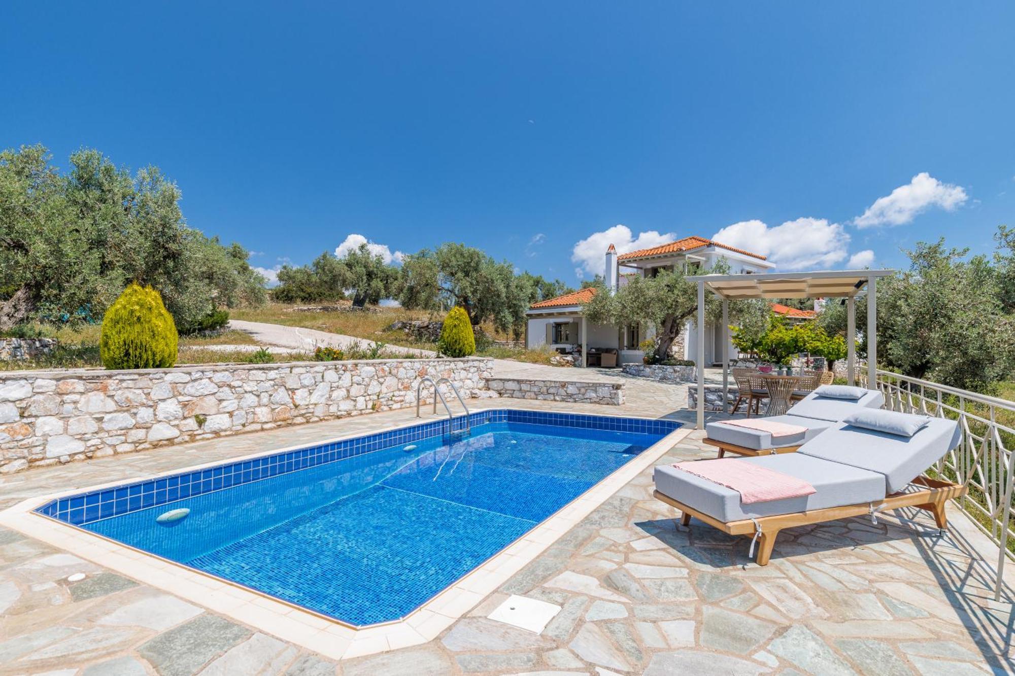 Nektaria Villa Alikias